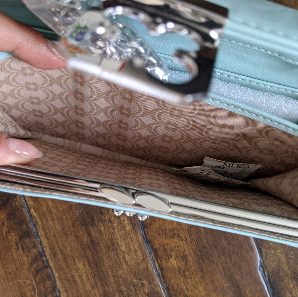Crossbody Wallet - Picture 2 of 8
